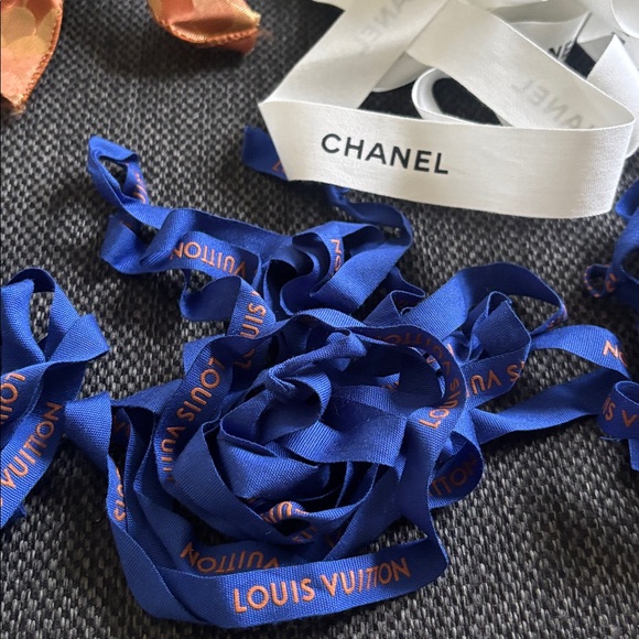 CHANEL White Satin Logo Ribbon - Picture 8 of 12